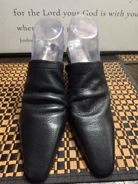 Vince Camuto Black Pebbled Leather Square-Toe Mules Women SZ 6.5 Box17